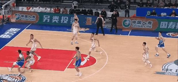 包含南美豪强挑战亚洲雄师，球场上的火药味十足的词条